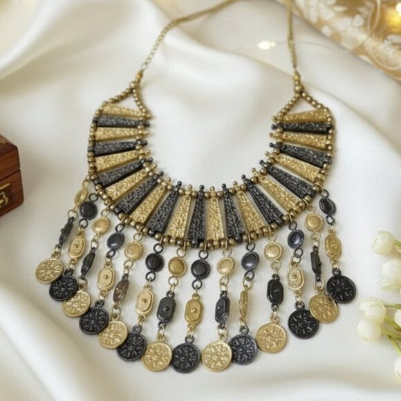 🆕️ Indian Boho Chic Gold-Toned Statement Bib Necklace | Artisan Masterpiece 🌿 - Picture 11 of 13